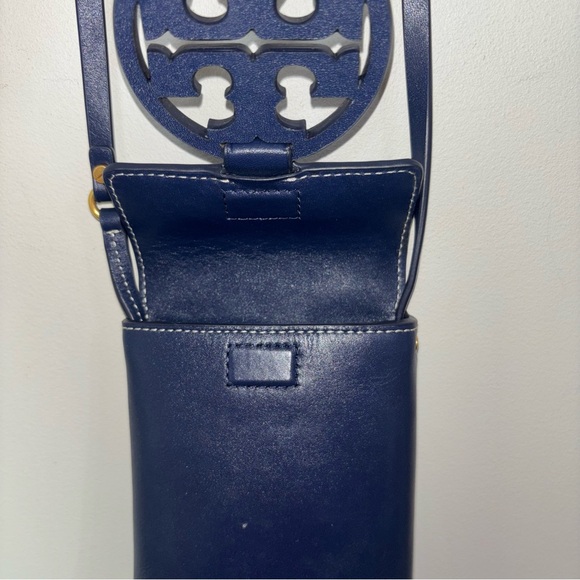 Tory Burch Navy Blue Leather Miller Phone Crossbody Bag Logo  7" H x " W x 1" D - Picture 3 of 8